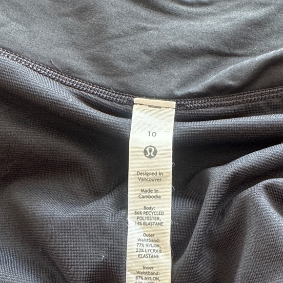 lululemon athletica Women's Navy Athletic Shorts - Picture 2 of 3